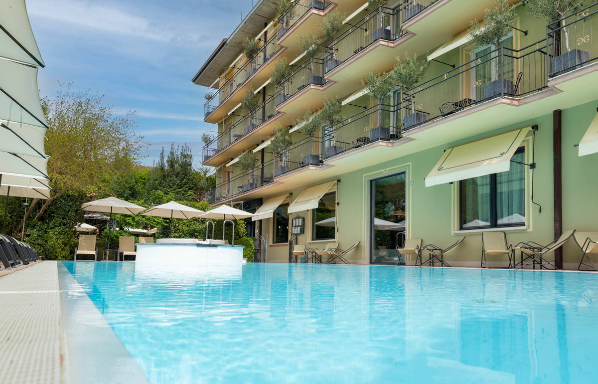 XENIA S.A.S. di Pasotti Edoardo e C | Palace hotel